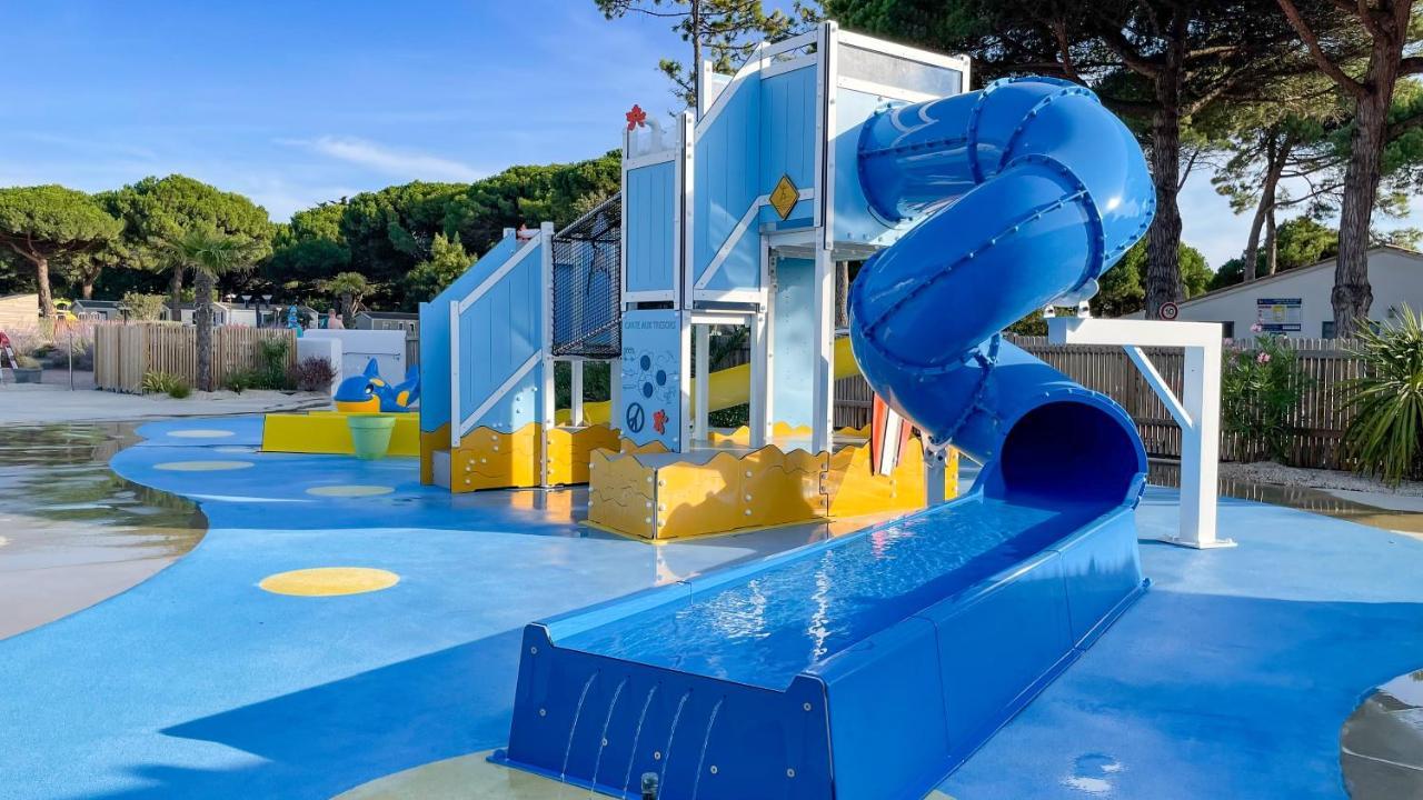 Camping Le Suroit 르보아플라주앙르 외부 사진