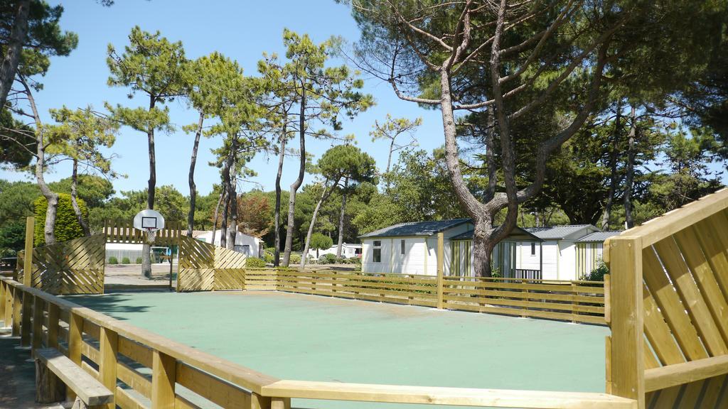 Camping Le Suroit 르보아플라주앙르 외부 사진
