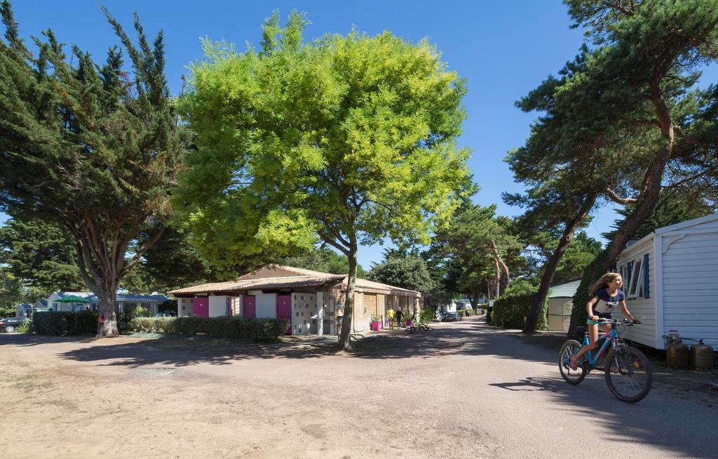 Camping Le Suroit 르보아플라주앙르 외부 사진