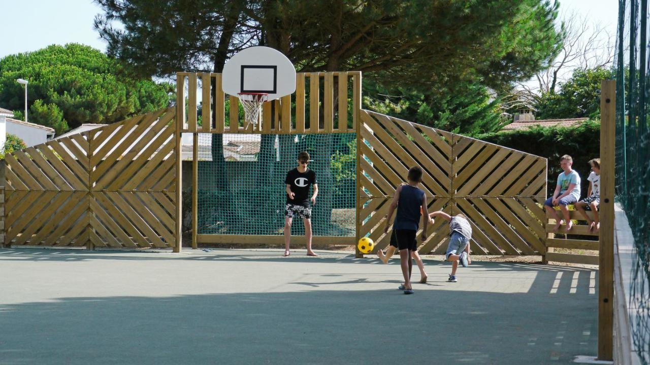 Camping Le Suroit 르보아플라주앙르 외부 사진
