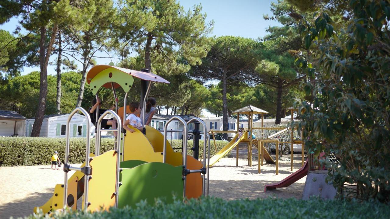Camping Le Suroit 르보아플라주앙르 외부 사진